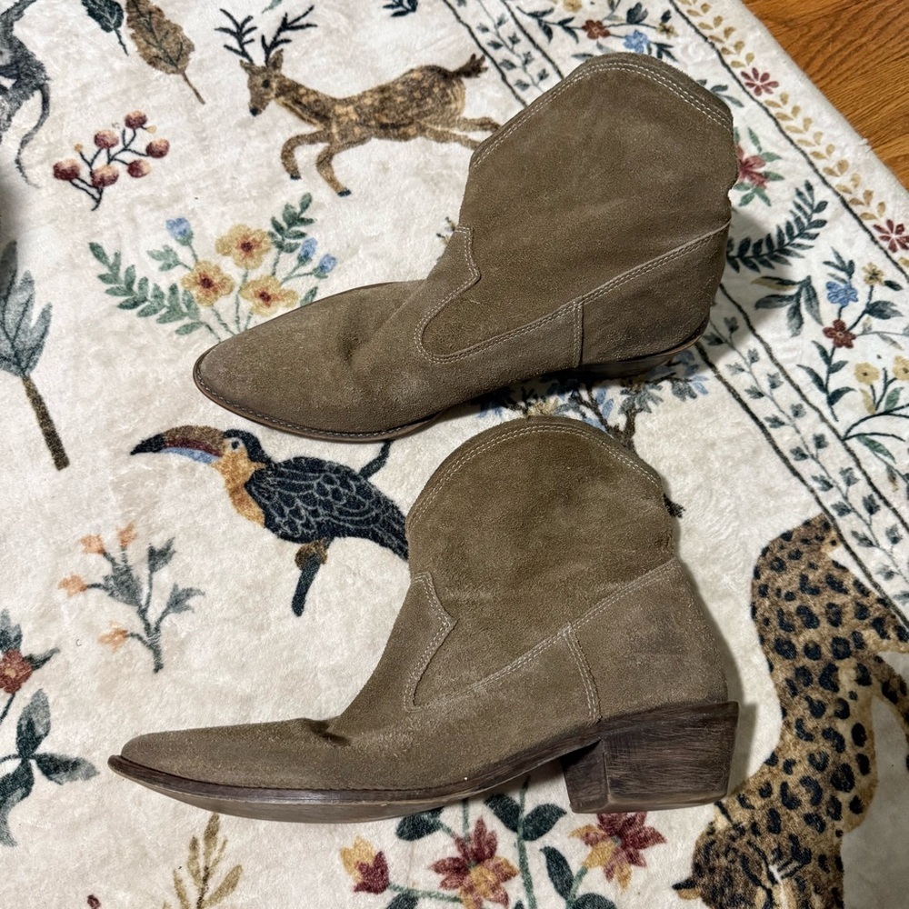 MIA Boots Womens 10 Casual Pull On Western Ankle Bootie Heeels Brown Suede